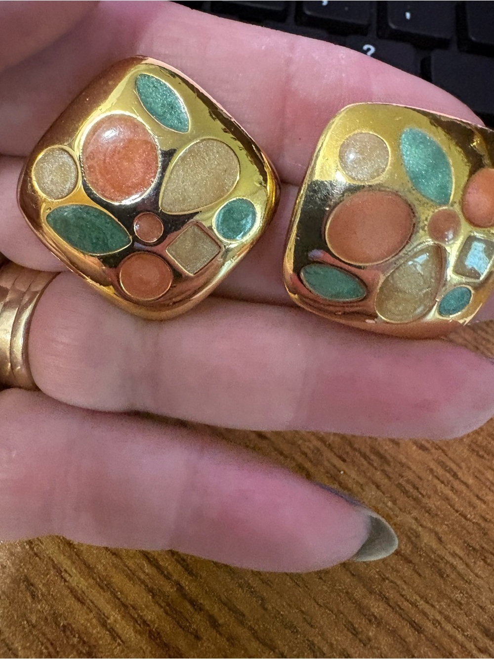 E402 Vintage Gold-Tone Pastel Resin Earrings